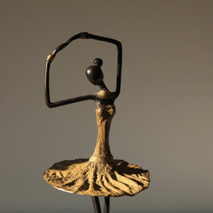 Sculpture en bronze d'une ballerine - statue élégante en robe jaune hauteur 38/42cm