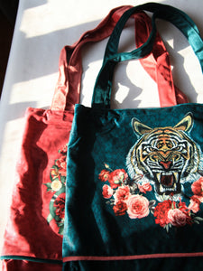 Sac shopping artisanal en velours fait main - Tigre vert et fleur rose - 40x40cm