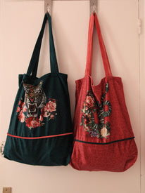 Sac shopping en velours rose fait main - serpent et fleur - 40x40cm