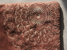 Charger l&#39;image dans la galerie, Trousse de Rangement artisanal en Velours rose - 26x18cm