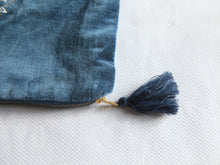 Charger l&#39;image dans la galerie, Trousse de Rangement artisanal en Velours bleu -imprimé mandala 26x18cm- Trousse Maquillage-Pochette Maîtresse-Ttrousse Bijoux-Pochette ipad