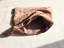 Charger l&#39;image dans la galerie, Trousse de Rangement artisanal en Velours rose - 26x18cm