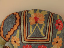 Charger l&#39;image dans la galerie, Coussin artisanal brodé Elephant bleu en Soie multicolore avec fleurs 34 x 28 x 15 cm